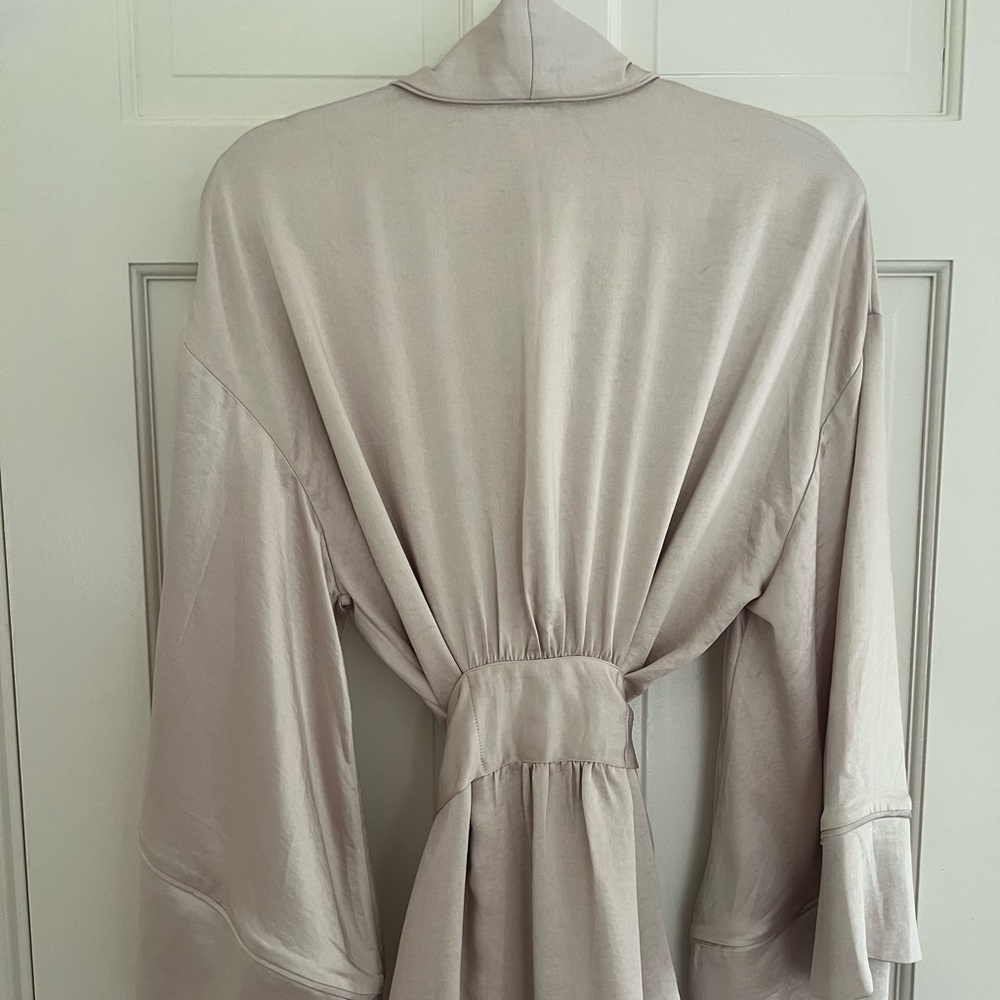 Lulu's Champagne Robe - Picture 4 of 9